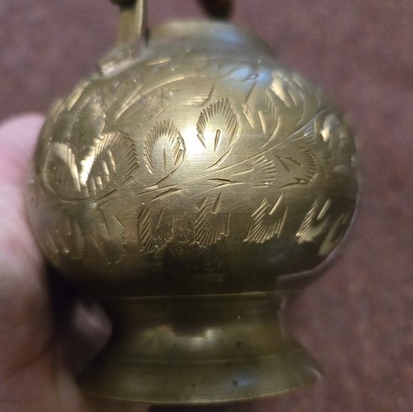 Etched Small Brass Vintage Kettle - Picture 4 of 8